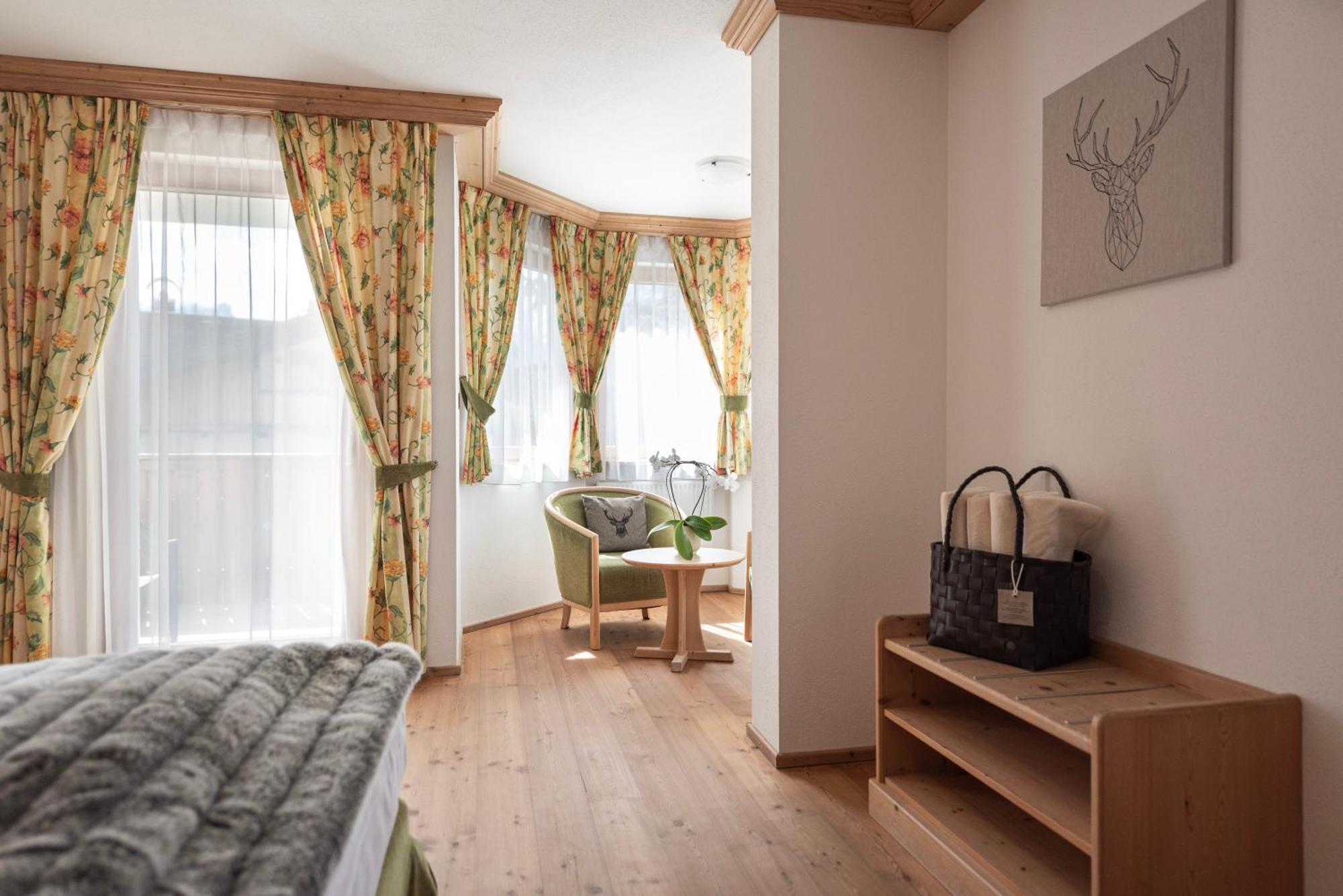 Hotel Cristallo ドッビアーコ エクステリア 写真