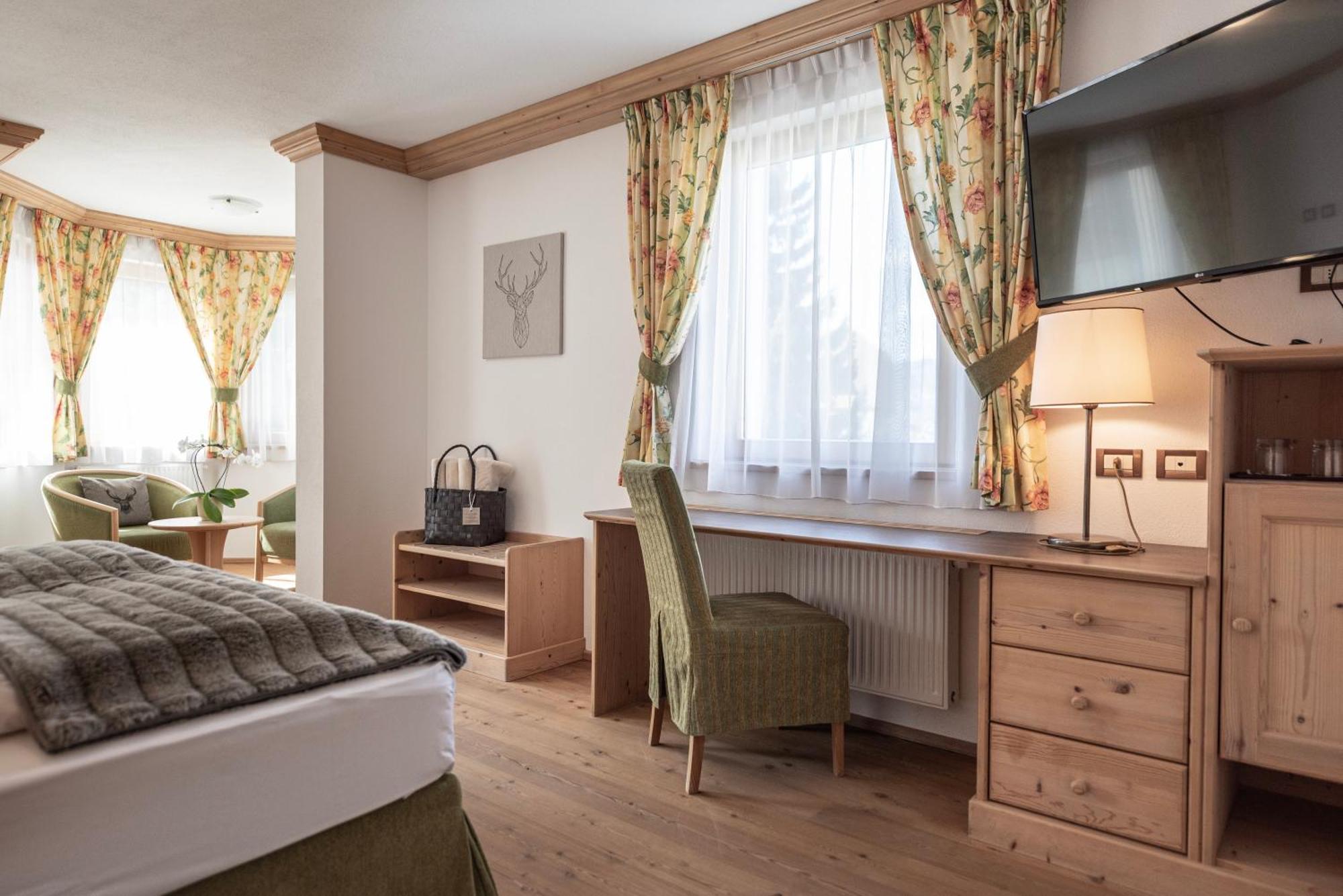 Hotel Cristallo ドッビアーコ エクステリア 写真